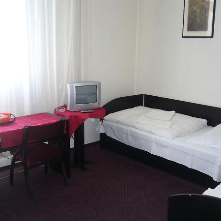 Hotel Posta Benesov  Oda fotoğraf