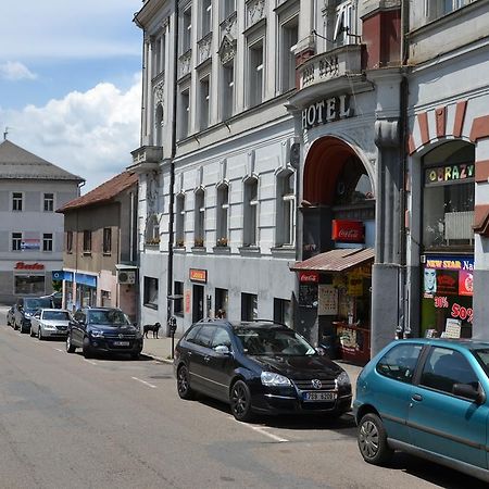 Hotel Posta Benesov  Dış mekan fotoğraf