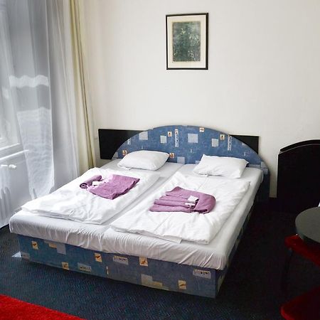 Hotel Posta Benesov  Dış mekan fotoğraf