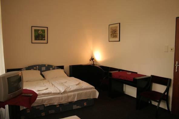 Hotel Posta Benesov  Dış mekan fotoğraf