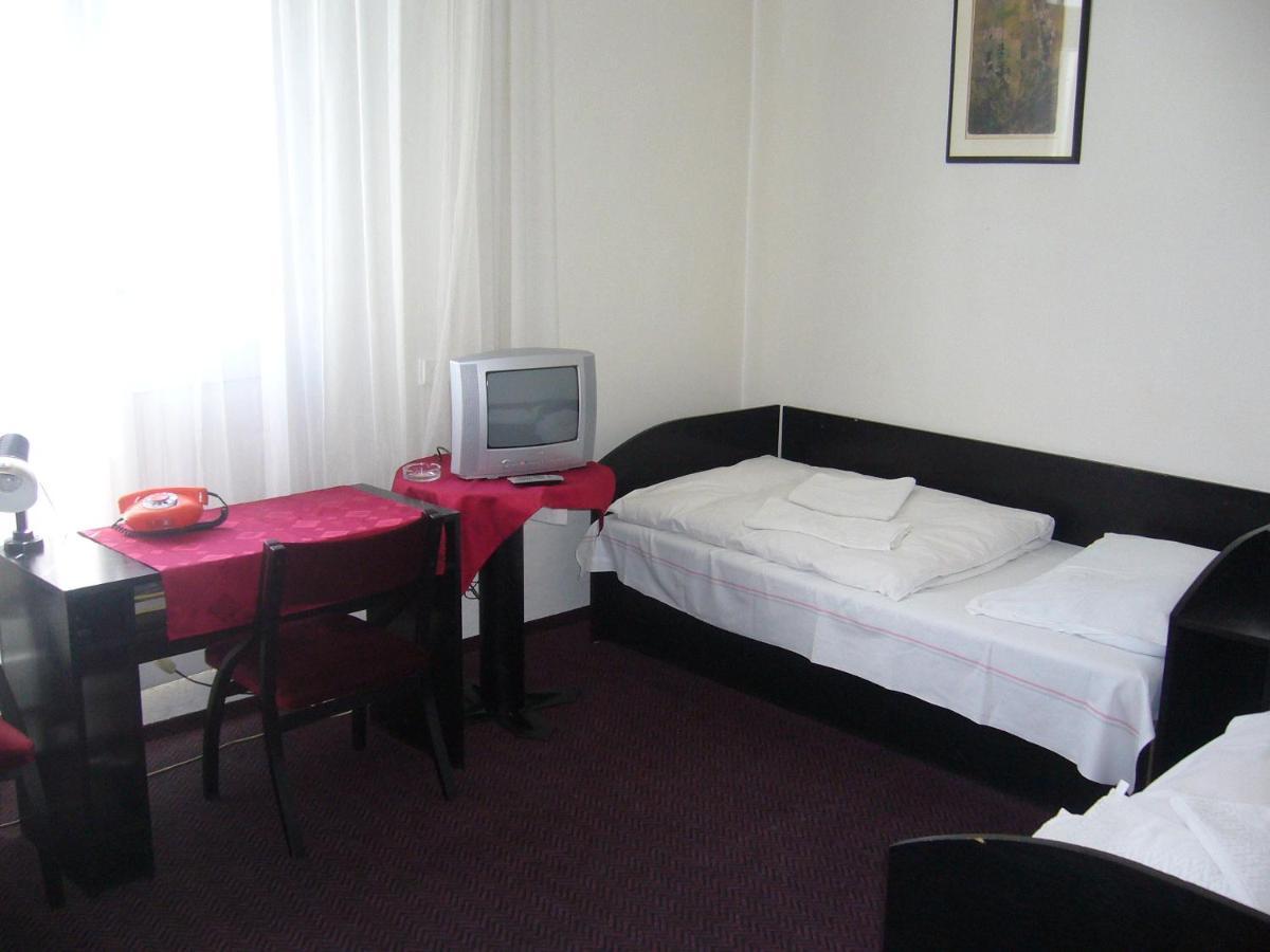 Hotel Posta Benesov  Oda fotoğraf