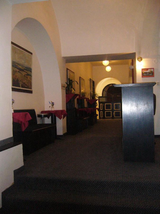 Hotel Posta Benesov  Dış mekan fotoğraf