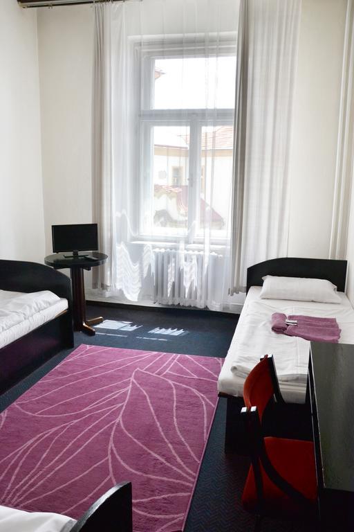 Hotel Posta Benesov  Dış mekan fotoğraf