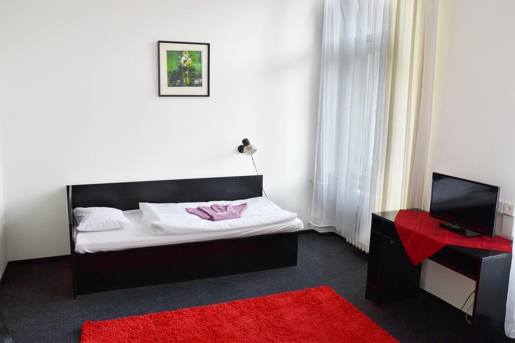 Hotel Posta Benesov  Dış mekan fotoğraf