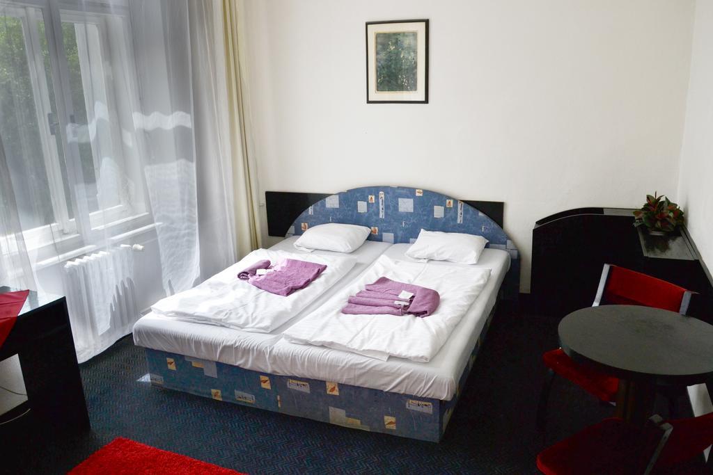 Hotel Posta Benesov  Dış mekan fotoğraf