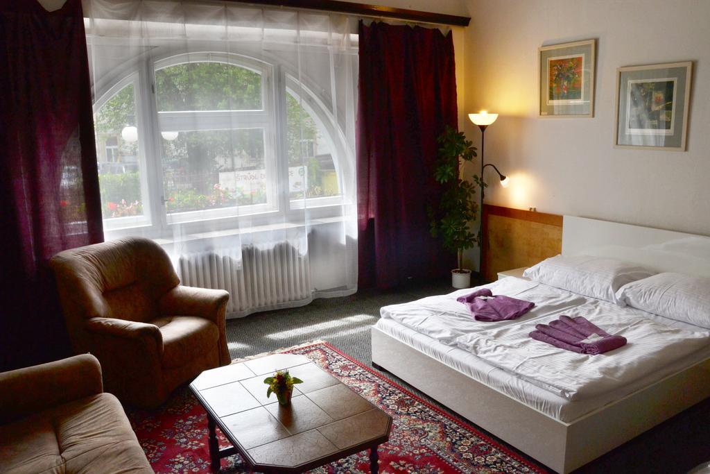 Hotel Posta Benesov  Dış mekan fotoğraf