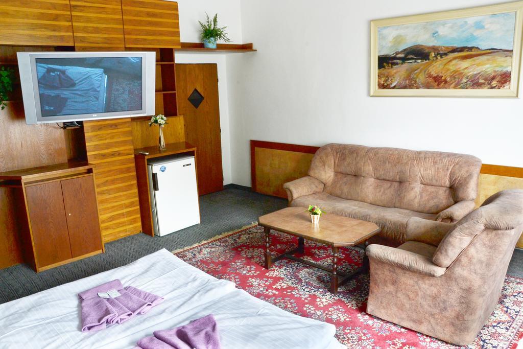 Hotel Posta Benesov  Dış mekan fotoğraf
