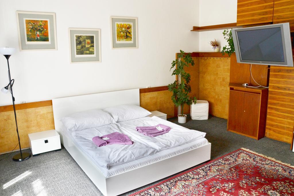 Hotel Posta Benesov  Dış mekan fotoğraf