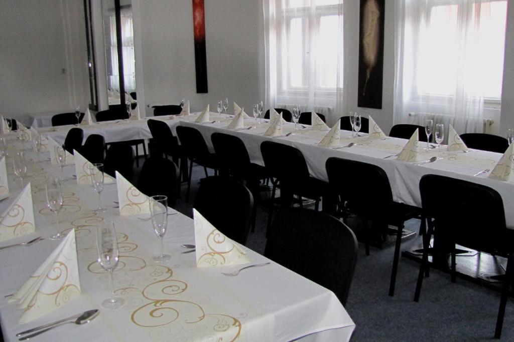 Hotel Posta Benesov  Dış mekan fotoğraf